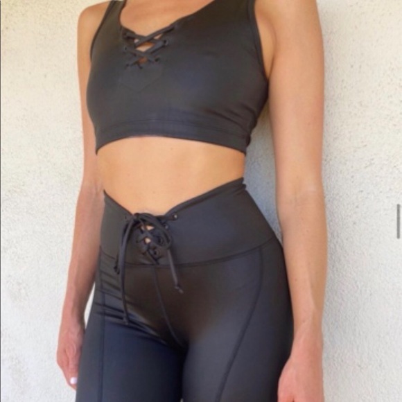 NWT Year of Ours Gloss Football Bra Black Glossy $79 - Picture 13 of 16